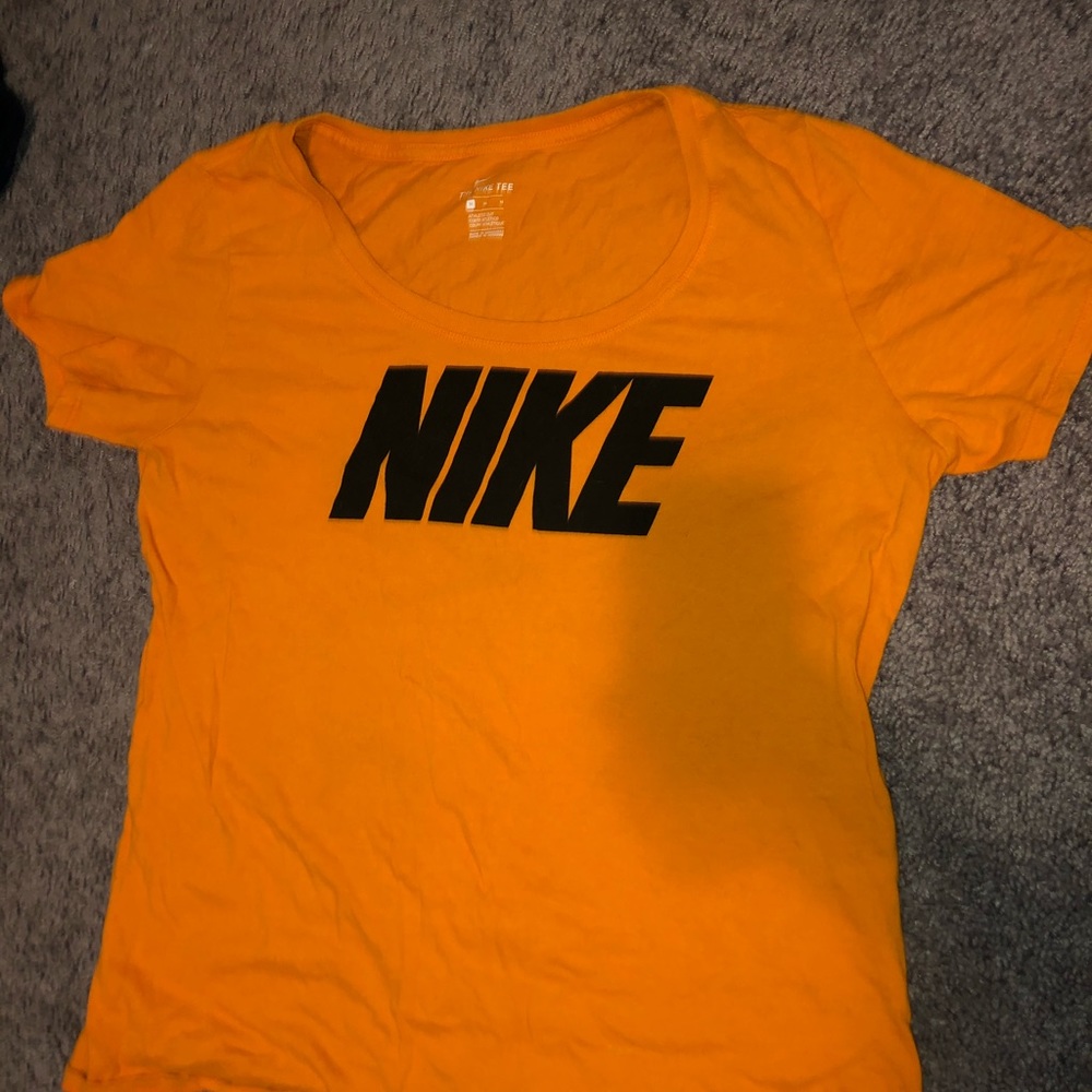ORANGE NIKE T-Shirt!!!🎃